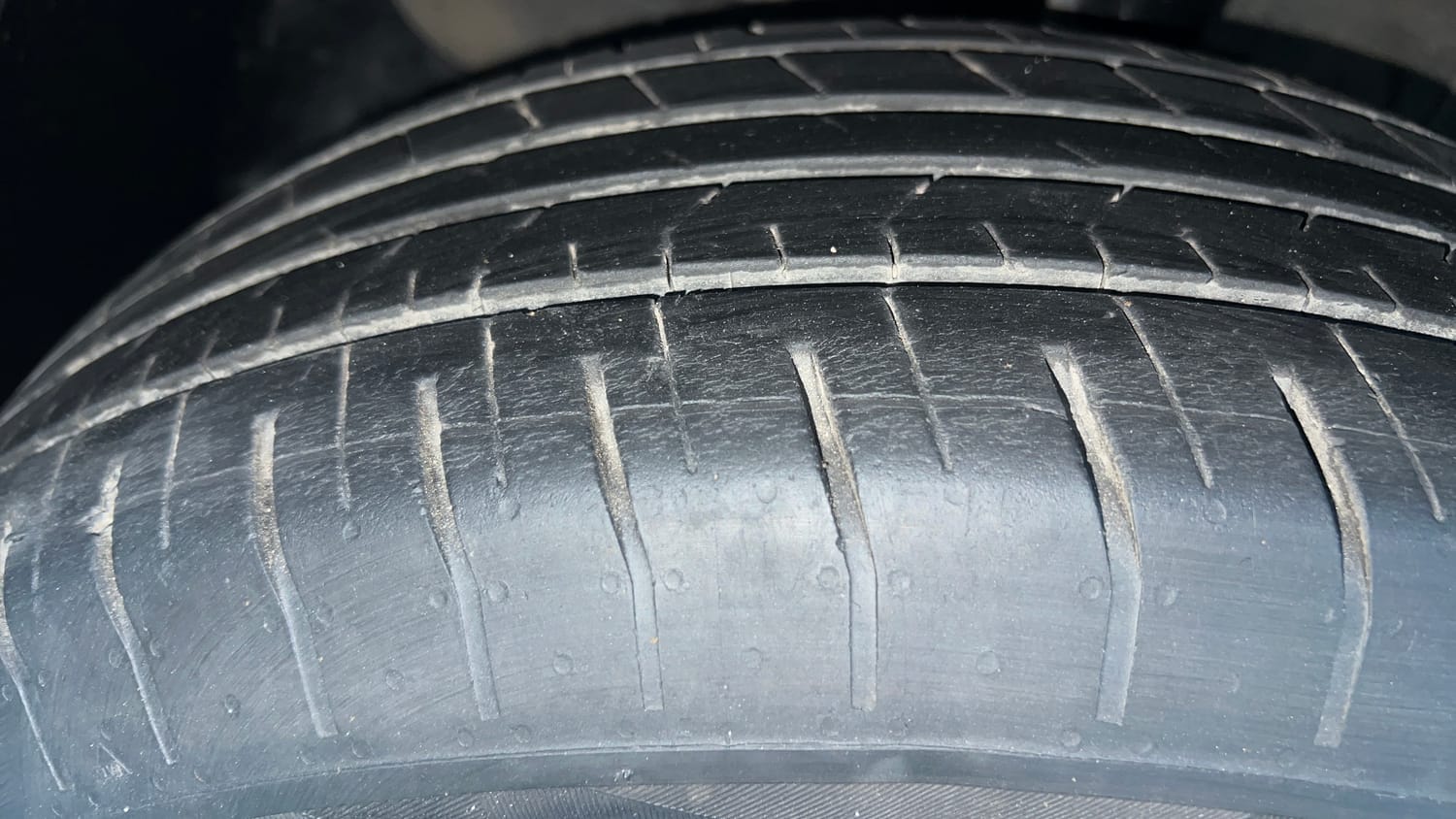 Used 2024 Hyundai Creta 1.5 MPi Petrol MT EX Petrol Manual tyres LEFT FRONT TYRE TREAD VIEW