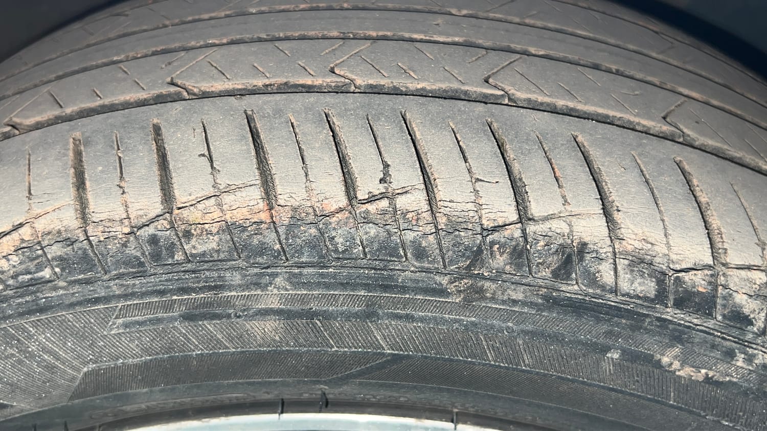 Used 2019 Hyundai Verna SX (O)1.6 VTVT Petrol Manual tyres RIGHT FRONT TYRE TREAD VIEW