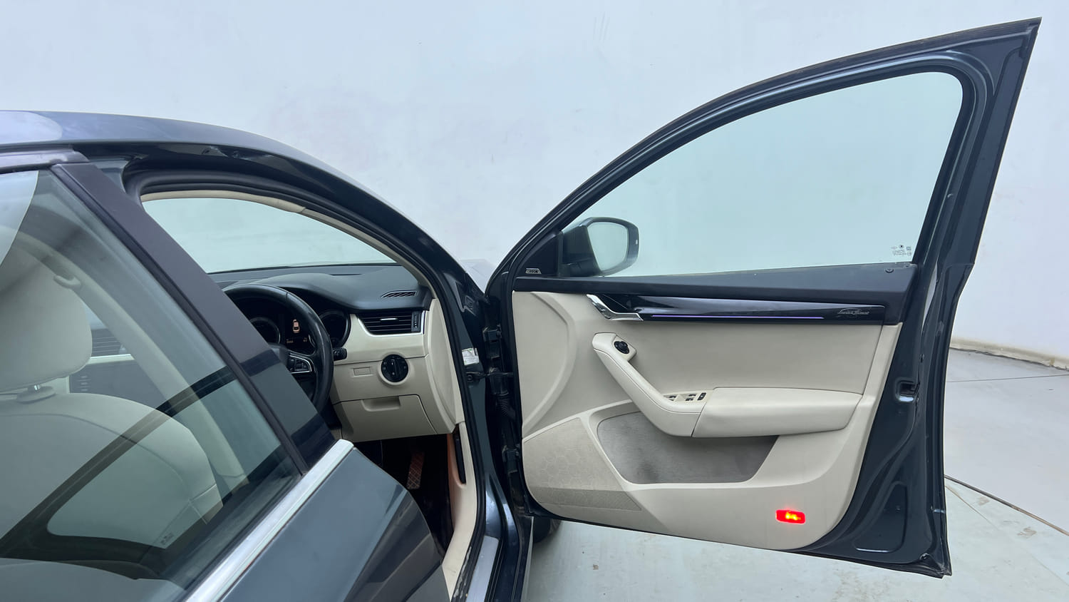 Used 2018 Skoda Octavia 1.8 TSI L&K Petrol Automatic interior RIGHT FRONT DOOR OPEN VIEW