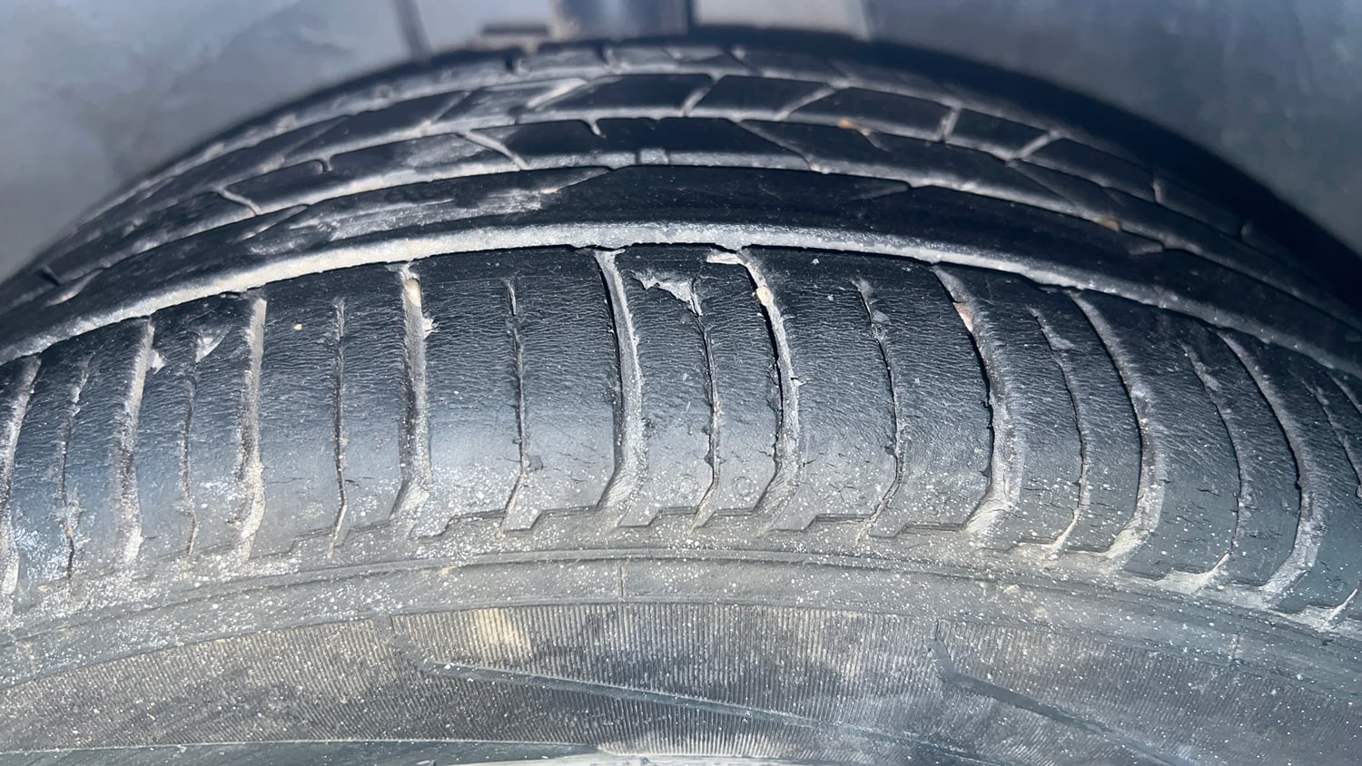 Used 2023 Hyundai i20 N Line N8 1.0 Turbo DCT Petrol Automatic tyres RIGHT FRONT TYRE TREAD VIEW