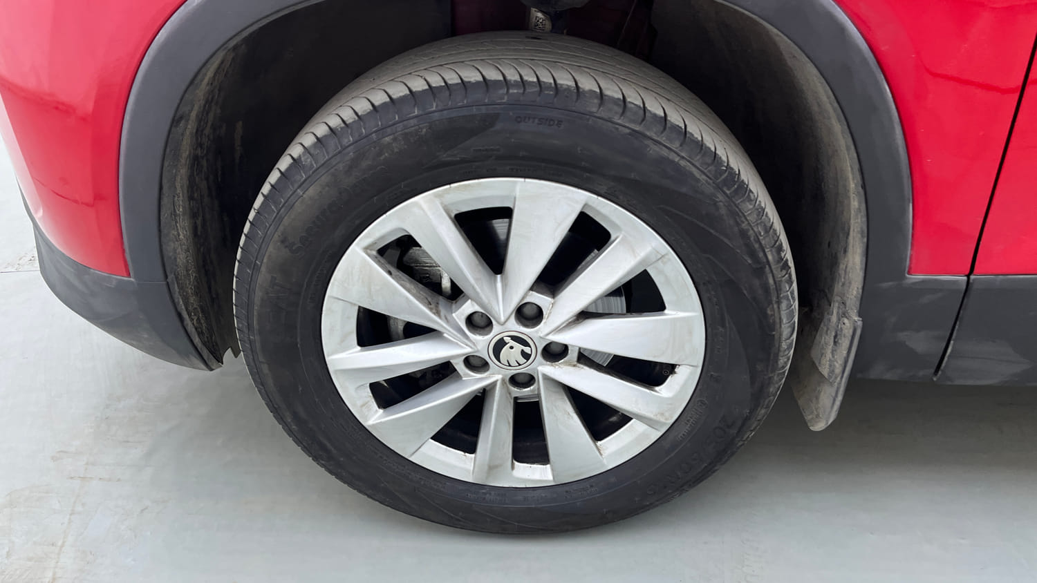 Used 2025 Skoda Kylaq Signature Petrol Manual tyres LEFT FRONT TYRE RIM VIEW