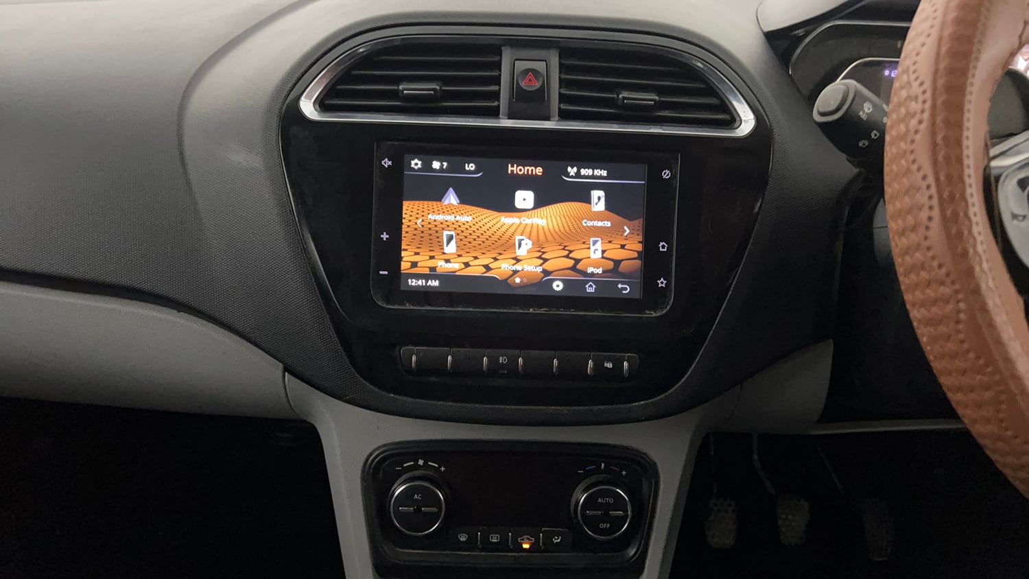 Used 2020 Tata Tiago XZ Plus Dual Tone Petrol Manual interior MUSIC SYSTEM & AC CONTROL VIEW