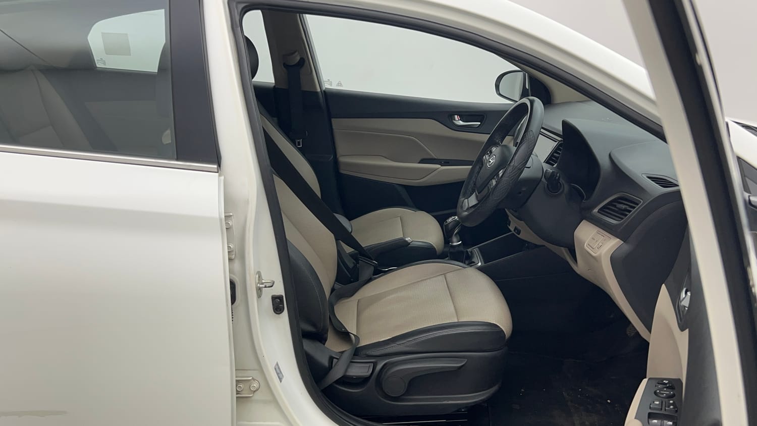 Used 2019 Hyundai Verna SX (O)1.6 VTVT Petrol Manual interior RIGHT SIDE FRONT DOOR CABIN VIEW