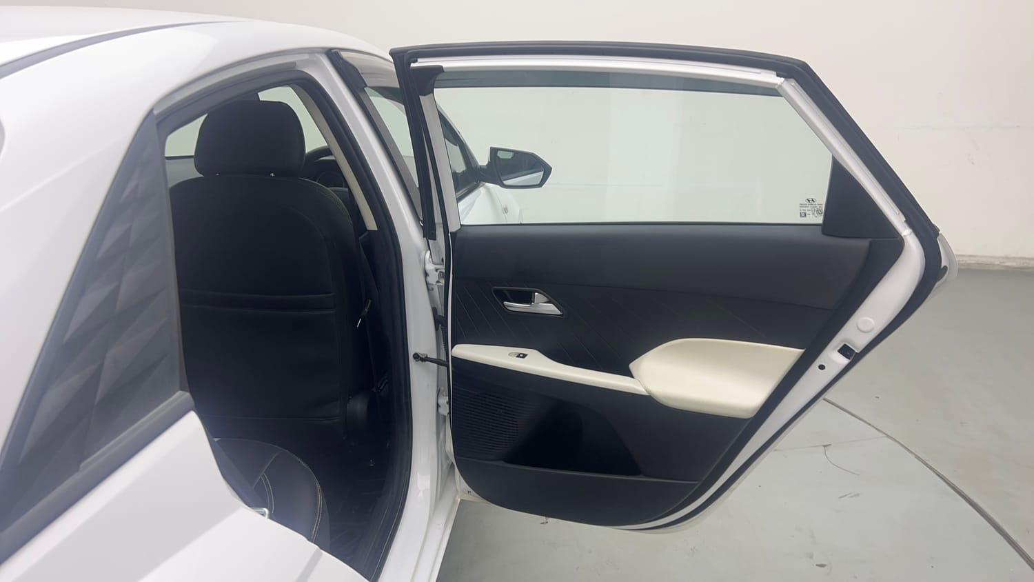 Used 2025 Hyundai Verna EX 1.5 Petrol MT Petrol Manual interior RIGHT REAR DOOR OPEN VIEW
