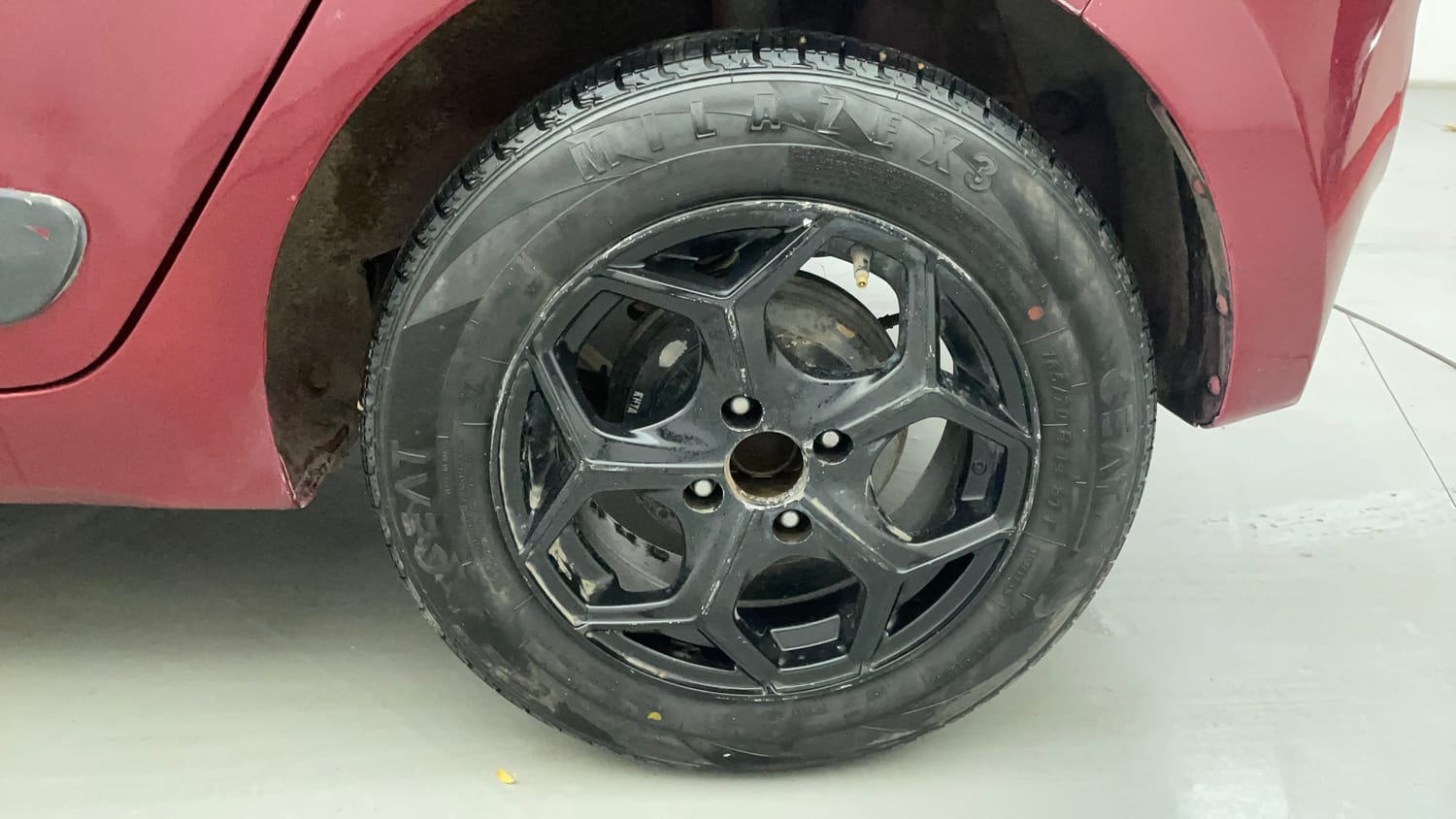 Used 2015 Hyundai Grand i10 Sportz 1.2 Kappa VTVT Petrol Manual tyres LEFT REAR TYRE RIM VIEW
