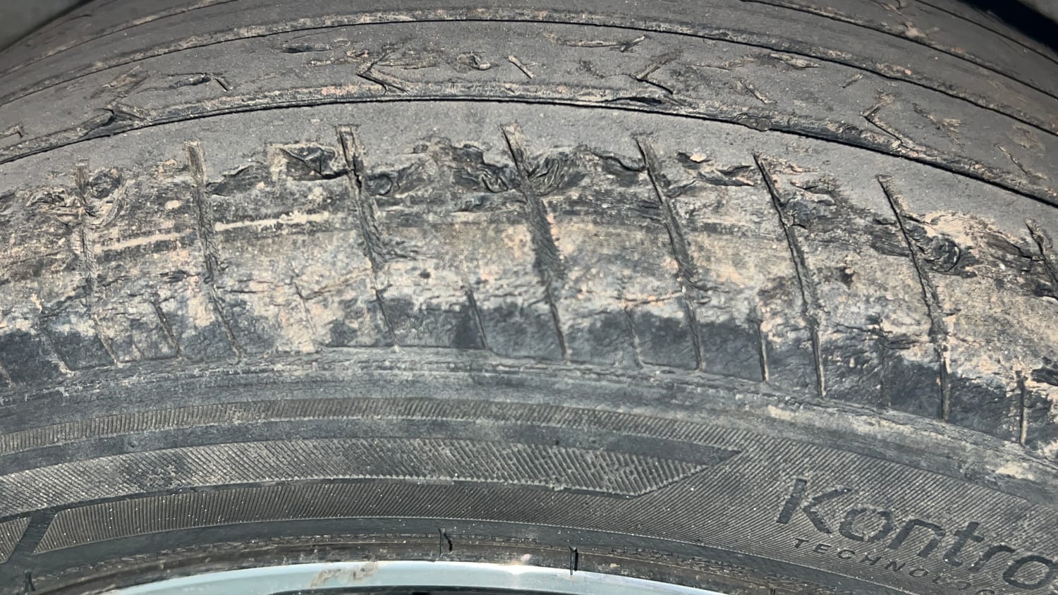 Used 2019 Hyundai Verna SX (O)1.6 VTVT Petrol Manual tyres RIGHT REAR TYRE TREAD VIEW