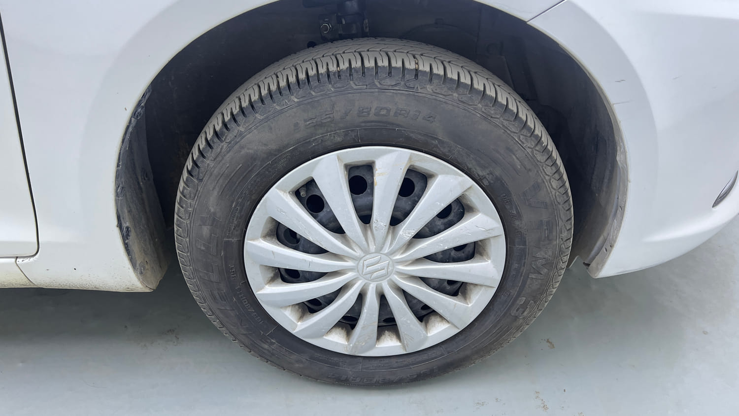 Used 2017 Maruti Suzuki Swift Dzire VXI AT ABS Petrol Automatic tyres RIGHT FRONT TYRE RIM VIEW
