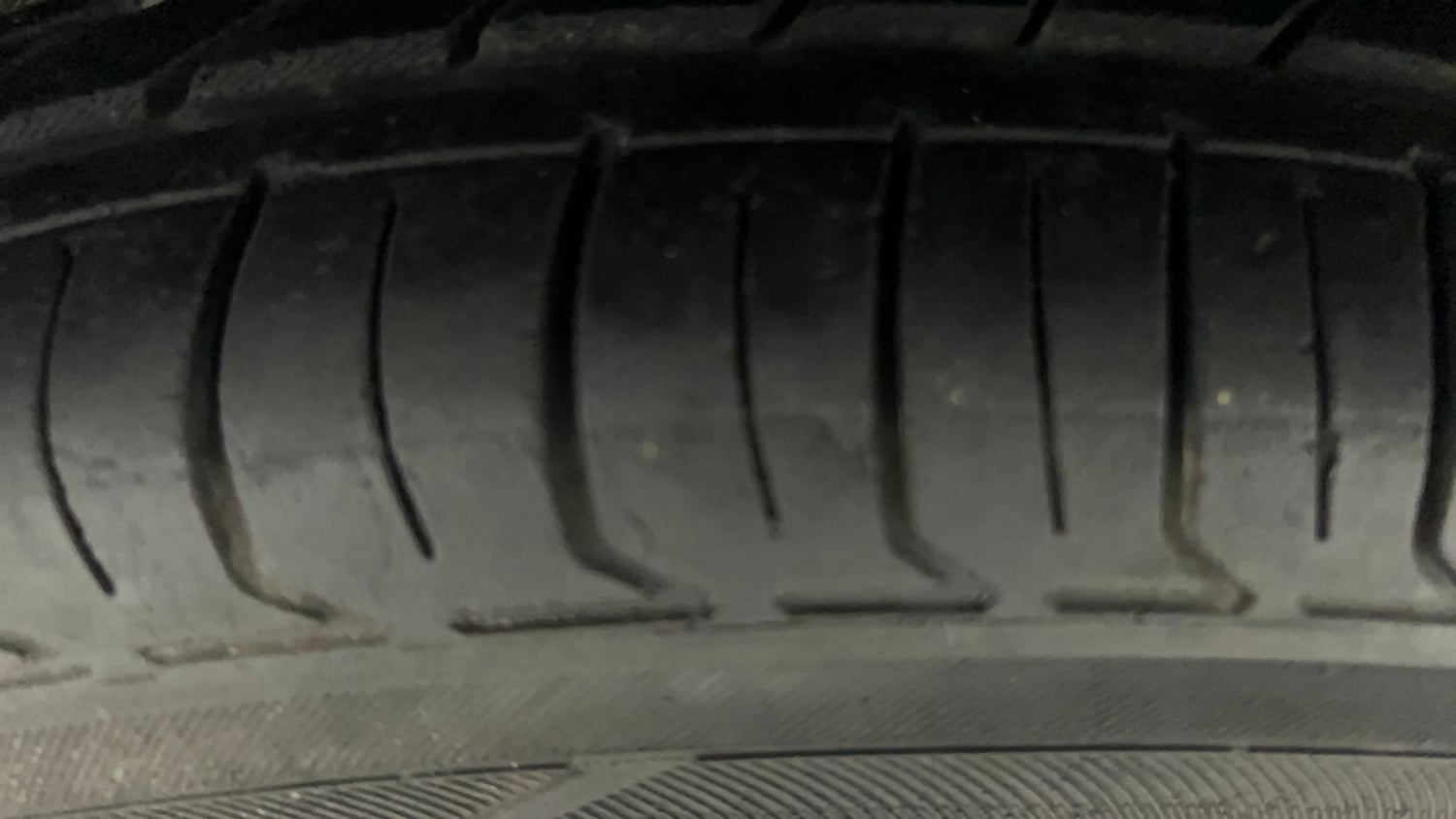 Used 2017 Hyundai Grand i10 Magna 1.2 Kappa VTVT Petrol Manual tyres LEFT FRONT TYRE TREAD VIEW