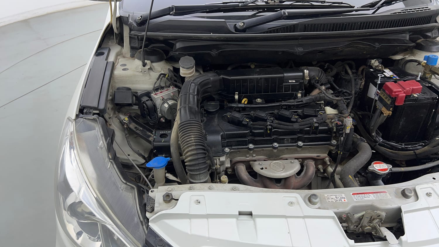 Used 2023 Maruti Suzuki Ciaz Sigma 1.5 Petrol Manual engine ENGINE RIGHT SIDE VIEW