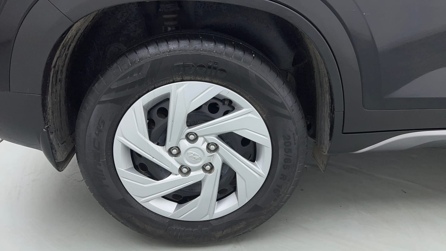 Used 2024 Hyundai Creta 1.5 MPi Petrol MT EX Petrol Manual tyres RIGHT REAR TYRE RIM VIEW