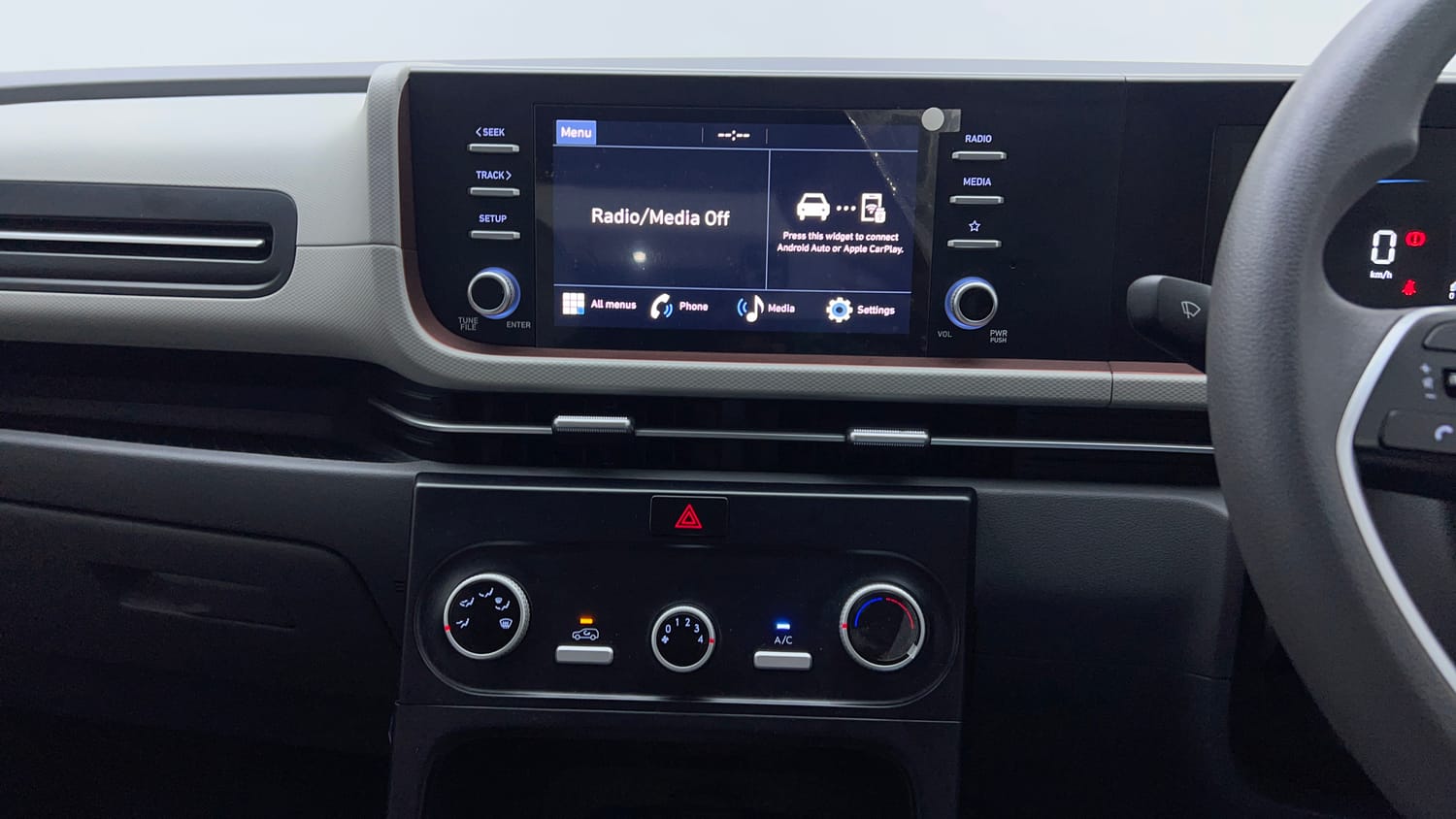 Used 2024 Hyundai Creta 1.5 MPi Petrol MT EX Petrol Manual top_features Touch screen infotainment system