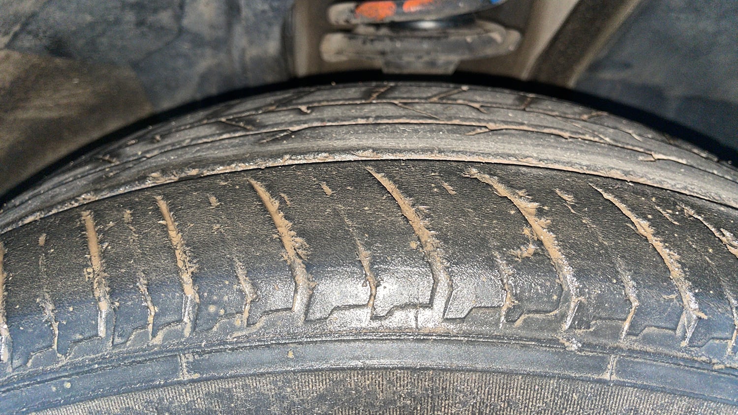 Used 2022 Nissan Magnite XV Premium Turbo CVT Dual Tone Petrol Automatic tyres RIGHT FRONT TYRE TREAD VIEW