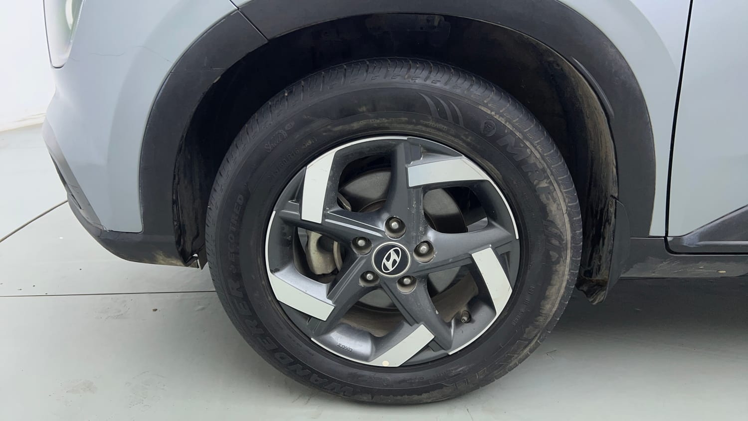 Used 2020 Hyundai Venue SX Plus 1.0 Turbo DCT Petrol Automatic tyres LEFT FRONT TYRE RIM VIEW