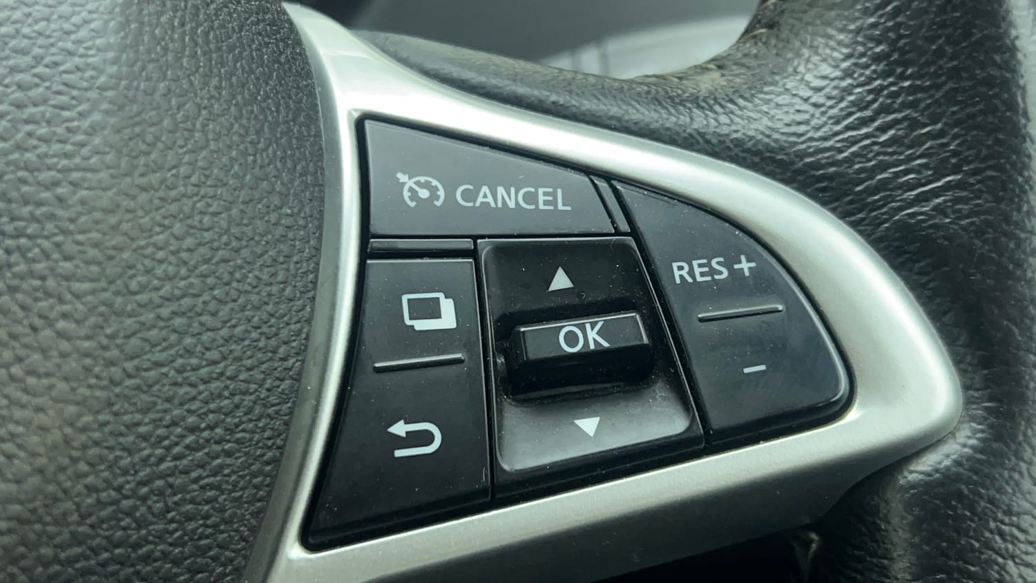 2022 Nissan Magnite XV Premium Turbo (O) CVT-41