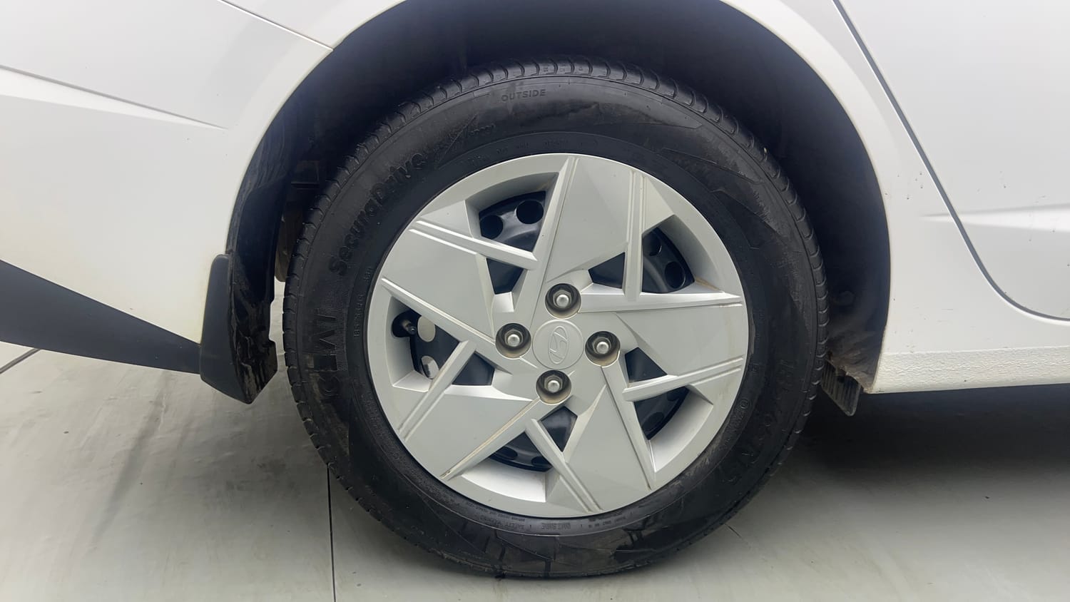 Used 2025 Hyundai Verna EX 1.5 Petrol MT Petrol Manual tyres RIGHT REAR TYRE RIM VIEW