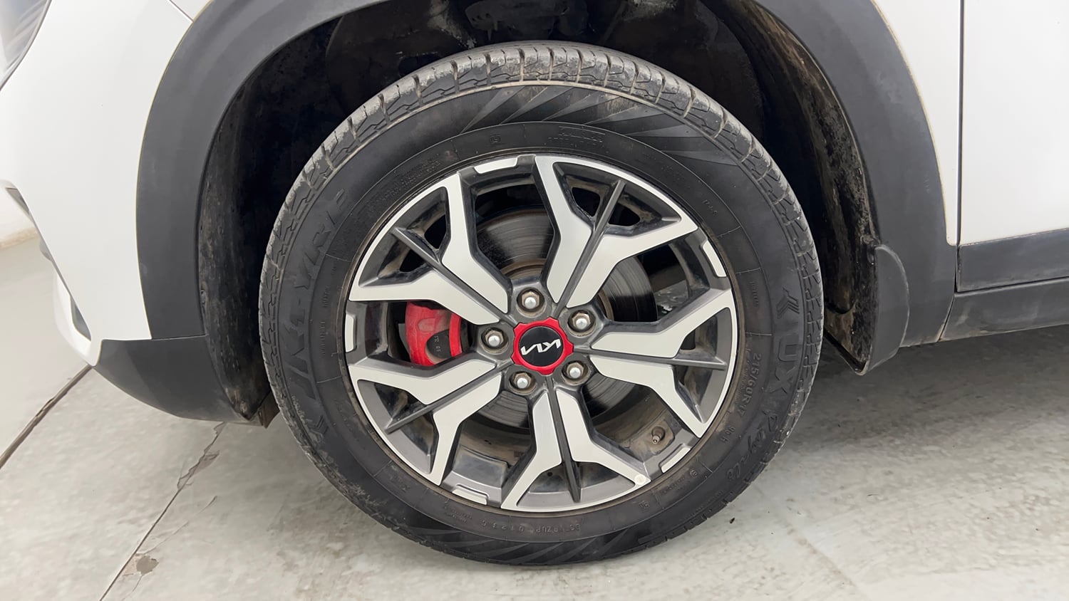 Used 2023 Kia Seltos GTX Plus 1.4 Petrol Manual tyres LEFT FRONT TYRE RIM VIEW