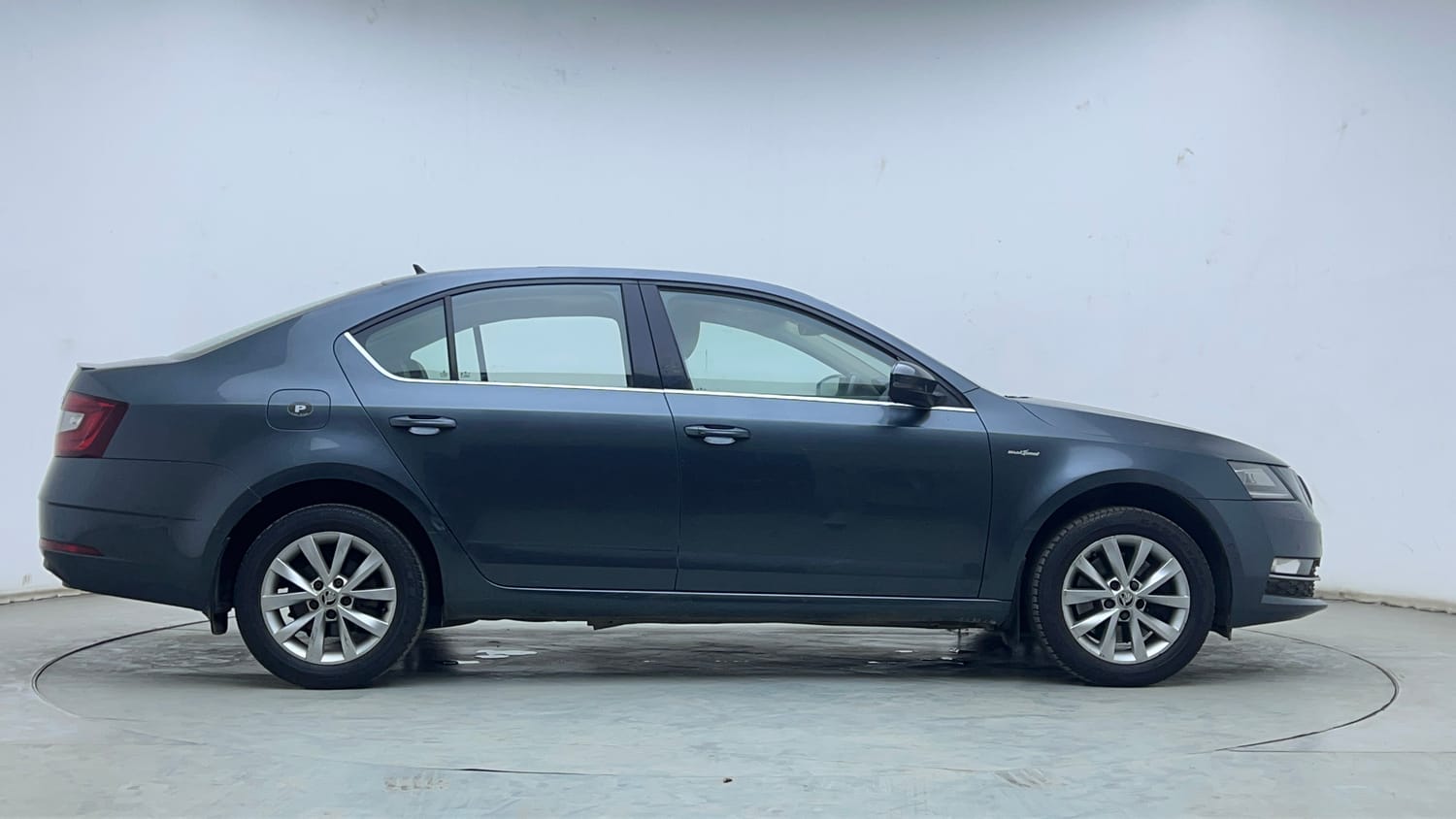 Used 2018 Skoda Octavia 1.8 TSI L&K Petrol Automatic exterior RIGHT SIDE VIEW