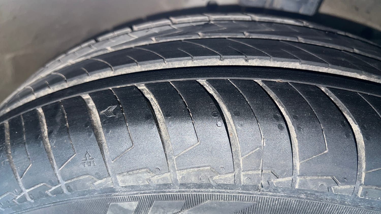 Used 2023 Maruti Suzuki Ciaz Sigma 1.5 Petrol Manual tyres RIGHT FRONT TYRE TREAD VIEW
