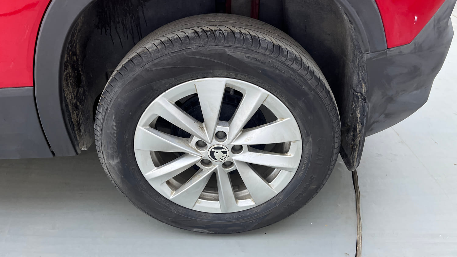 Used 2025 Skoda Kylaq Signature Petrol Manual tyres LEFT REAR TYRE RIM VIEW