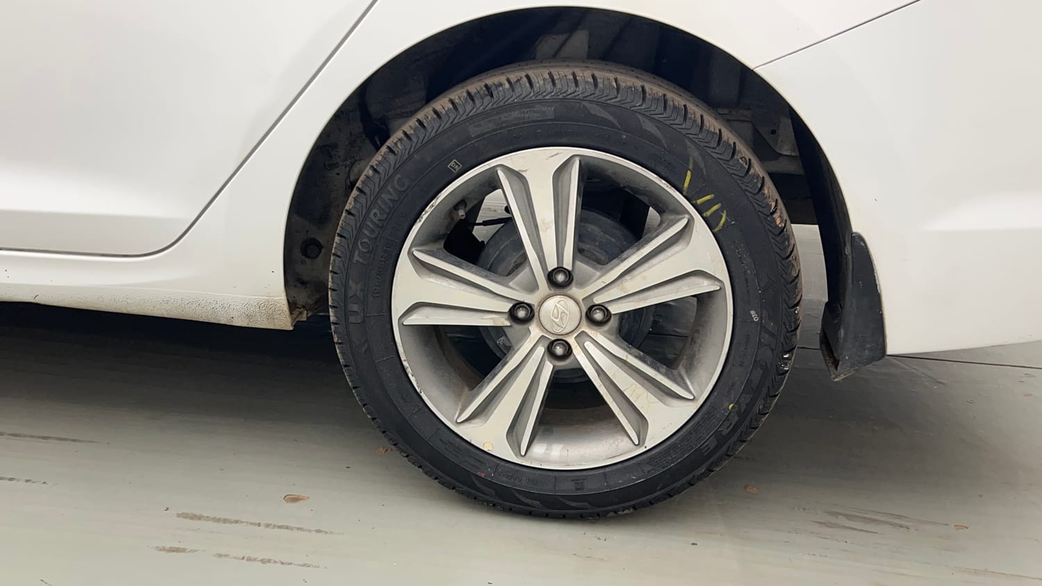 Used 2019 Hyundai Verna SX (O)1.6 VTVT Petrol Manual tyres LEFT REAR TYRE RIM VIEW
