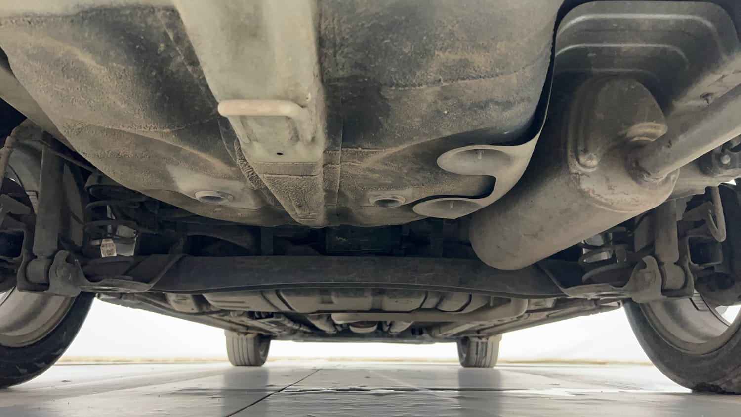 Used 2019 Hyundai Verna SX (O)1.6 VTVT Petrol Manual extra REAR UNDERBODY VIEW (TAKEN FROM REAR)