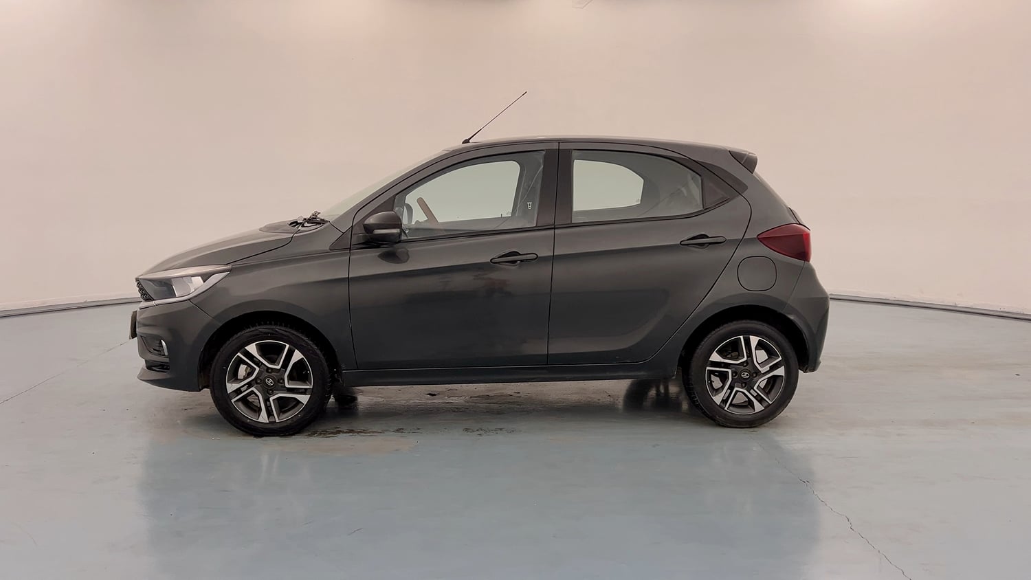 Used 2020 Tata Tiago XZ Plus Dual Tone Petrol Manual exterior LEFT SIDE VIEW
