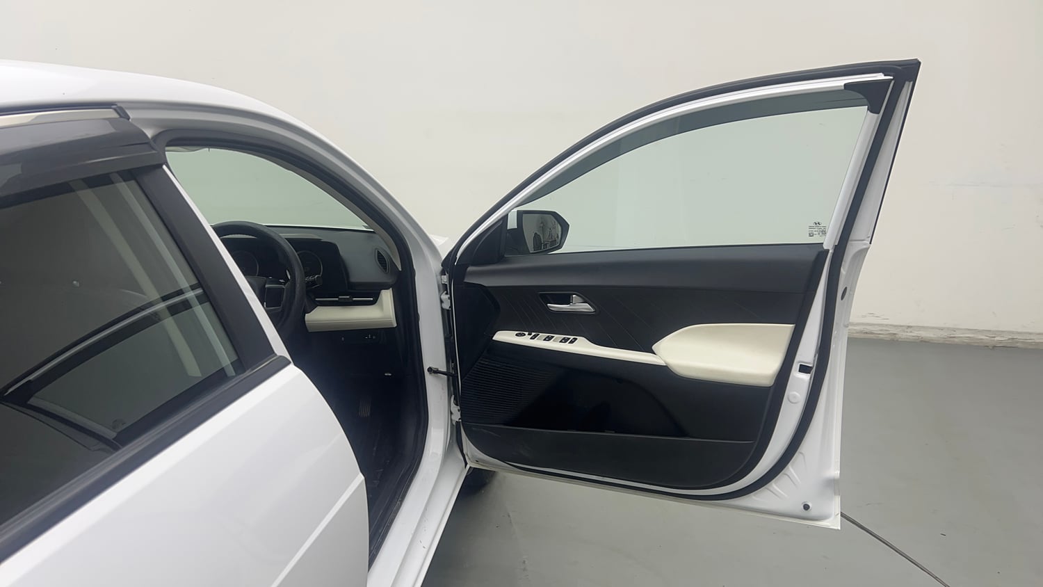 Used 2025 Hyundai Verna EX 1.5 Petrol MT Petrol Manual interior RIGHT FRONT DOOR OPEN VIEW