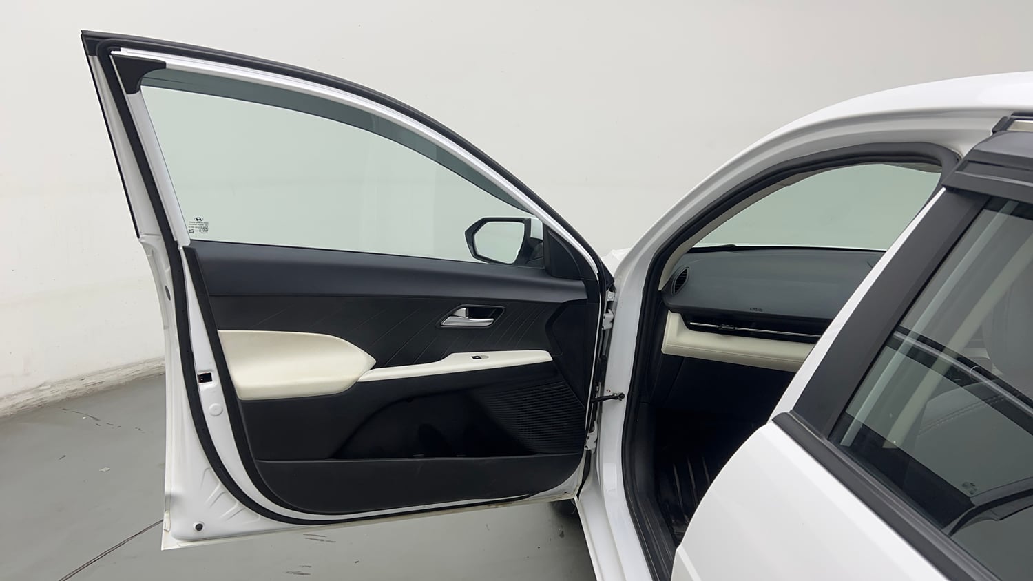 Used 2025 Hyundai Verna EX 1.5 Petrol MT Petrol Manual interior LEFT FRONT DOOR OPEN VIEW