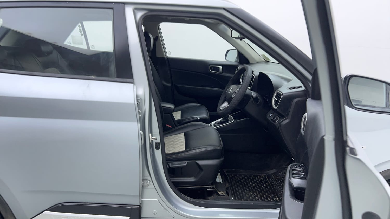 Used 2020 Hyundai Venue SX Plus 1.0 Turbo DCT Petrol Automatic interior RIGHT SIDE FRONT DOOR CABIN VIEW
