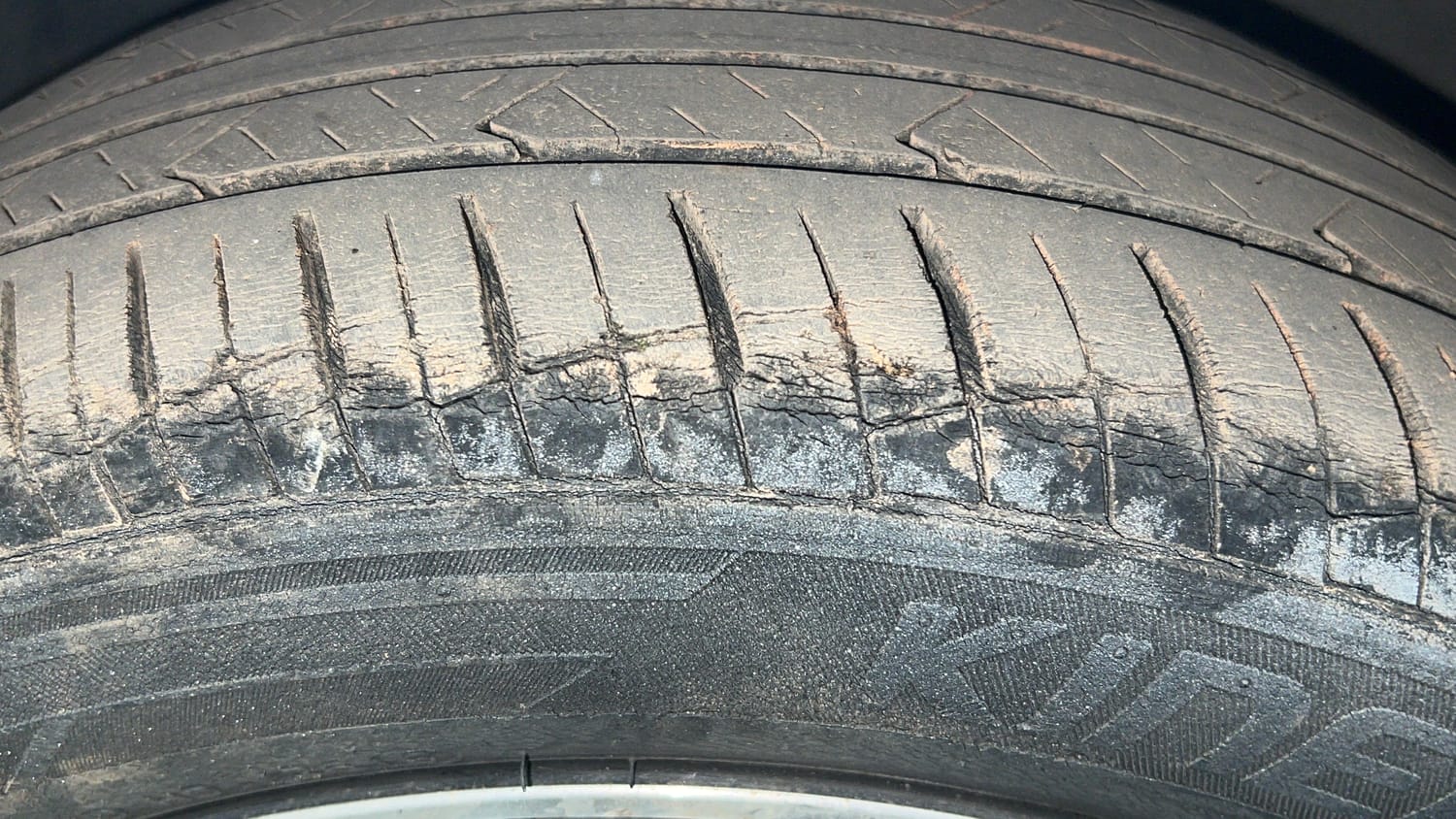 Used 2019 Hyundai Verna SX (O)1.6 VTVT Petrol Manual tyres LEFT FRONT TYRE TREAD VIEW