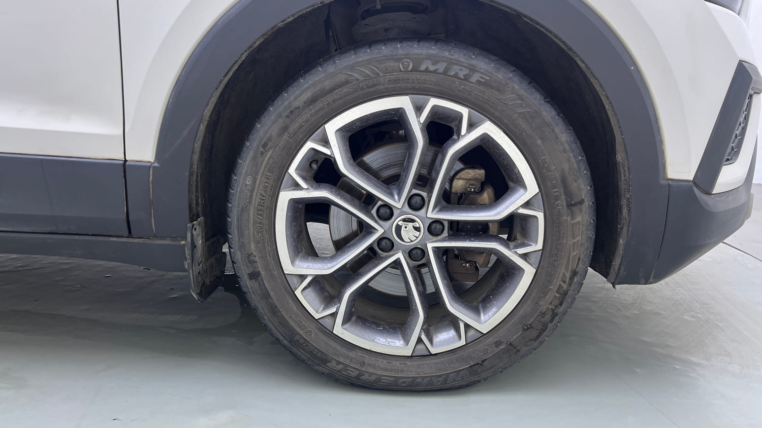 Used 2022 Skoda Kushaq Style 1.5L TSI MT Petrol Manual tyres RIGHT FRONT TYRE RIM VIEW