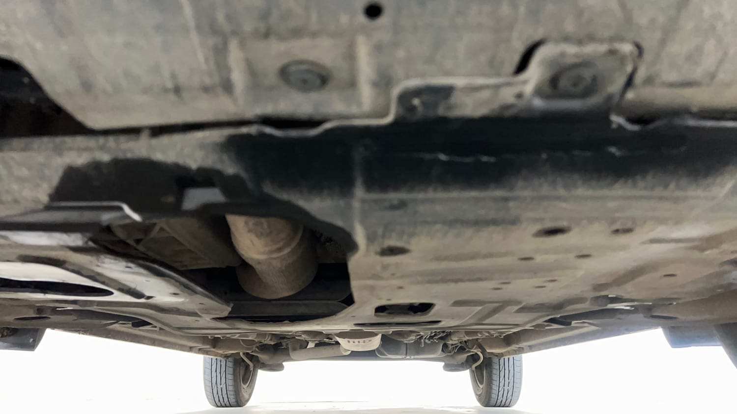 Used 2023 Mahindra XUV 300 W8 (O) 1.2 Petrol Petrol Manual extra FRONT LEFT UNDERBODY VIEW