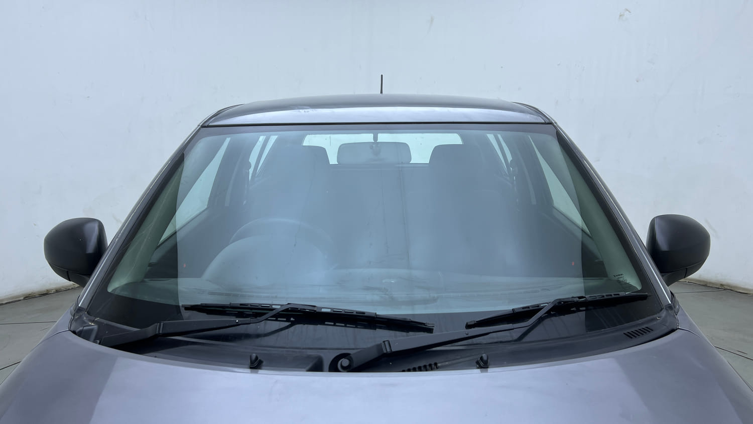 Used 2013 Maruti Suzuki Swift LDi Diesel Manual exterior FRONT WINDSHIELD VIEW