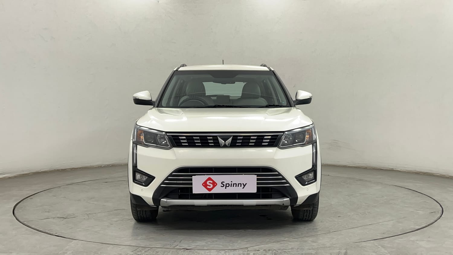 Used 2023 Mahindra XUV 300 W8 (O) 1.2 Petrol Petrol Manual exterior FRONT VIEW