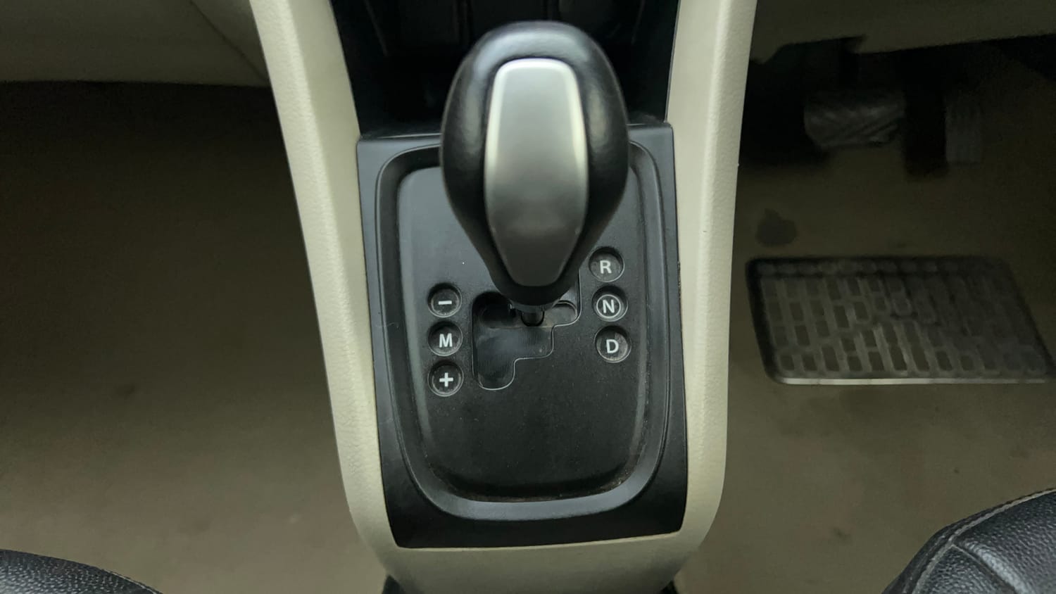 Used 2017 Maruti Suzuki Celerio ZXi AMT Petrol Automatic interior GEAR  KNOB VIEW
