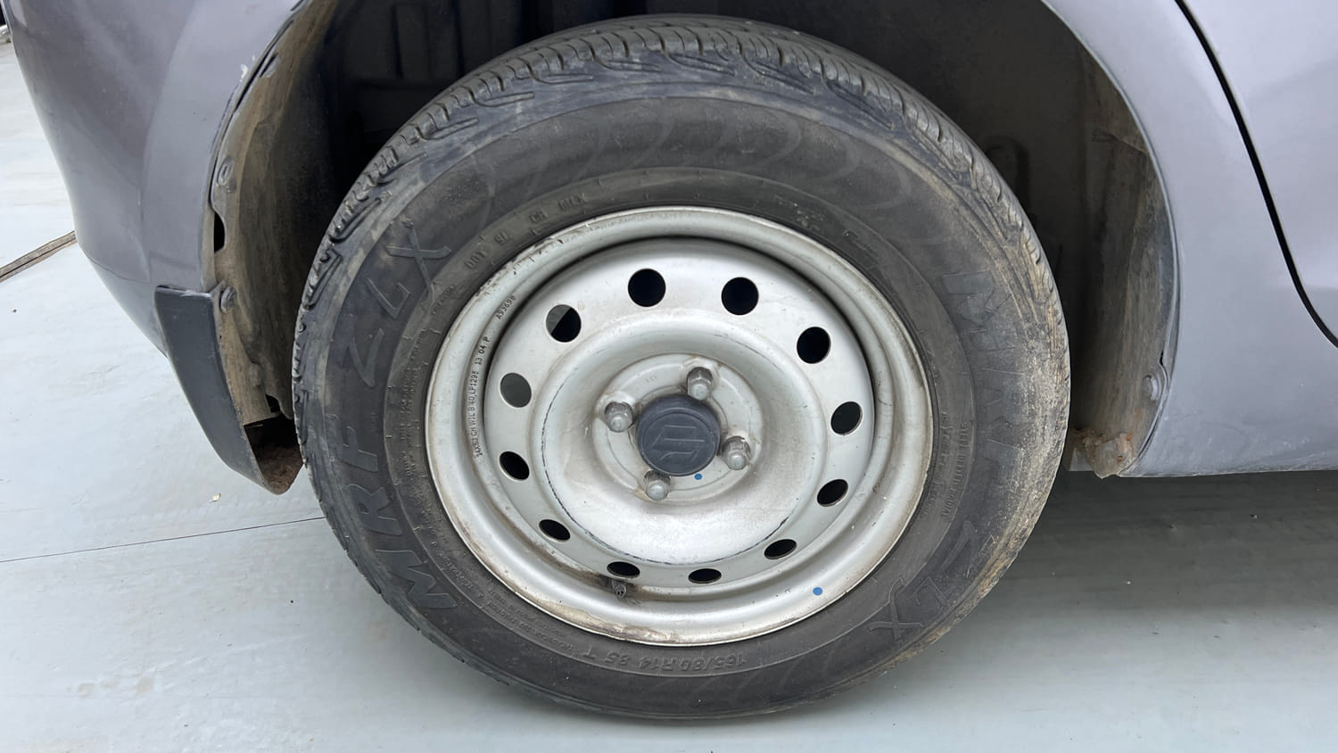 Used 2013 Maruti Suzuki Swift LDi Diesel Manual tyres RIGHT REAR TYRE RIM VIEW