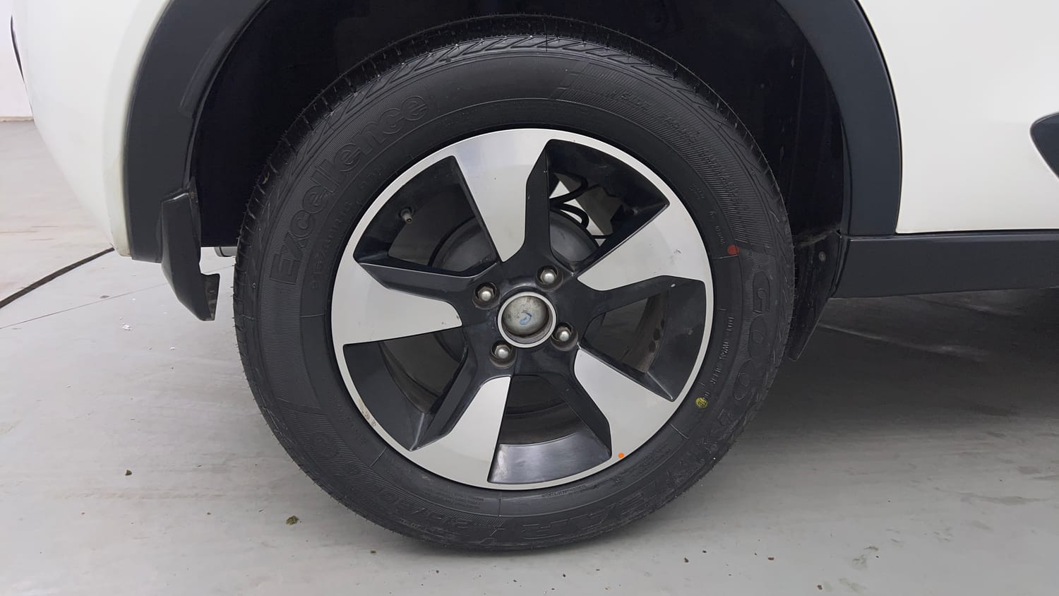 Used 2019 Tata Nexon XZ Plus Dual Tone Petrol Manual tyres RIGHT REAR TYRE RIM VIEW