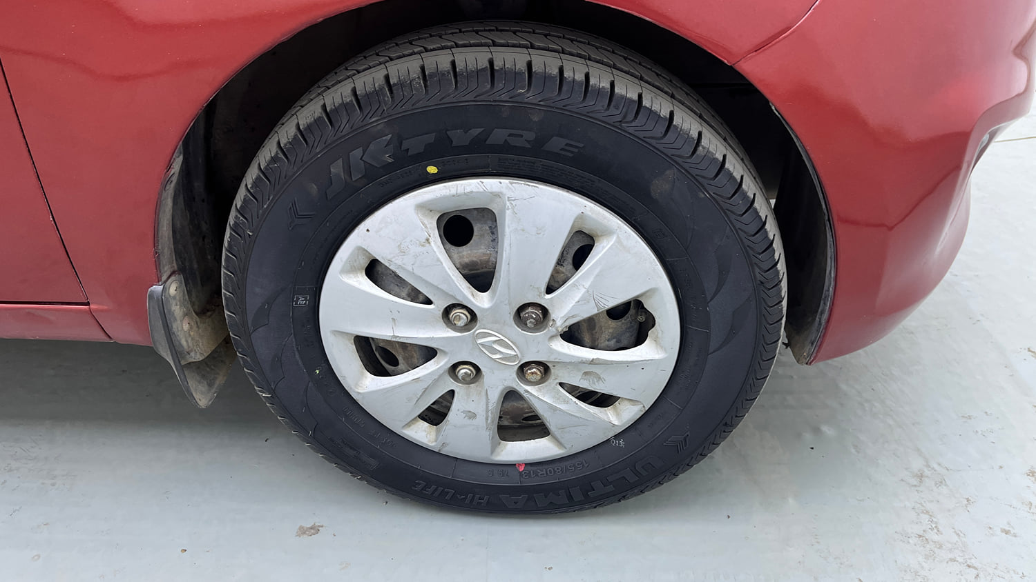 Used 2012 Hyundai i10 Sportz 1.2 AT Kappa2 Petrol Automatic tyres RIGHT FRONT TYRE RIM VIEW