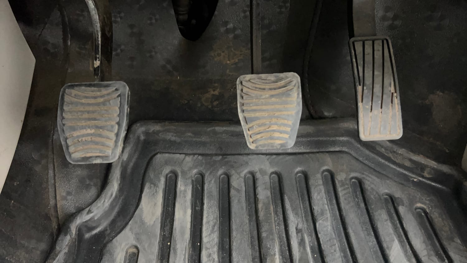 Used 2023 Mahindra XUV 300 W8 (O) 1.2 Petrol Petrol Manual interior PEDALS VIEW