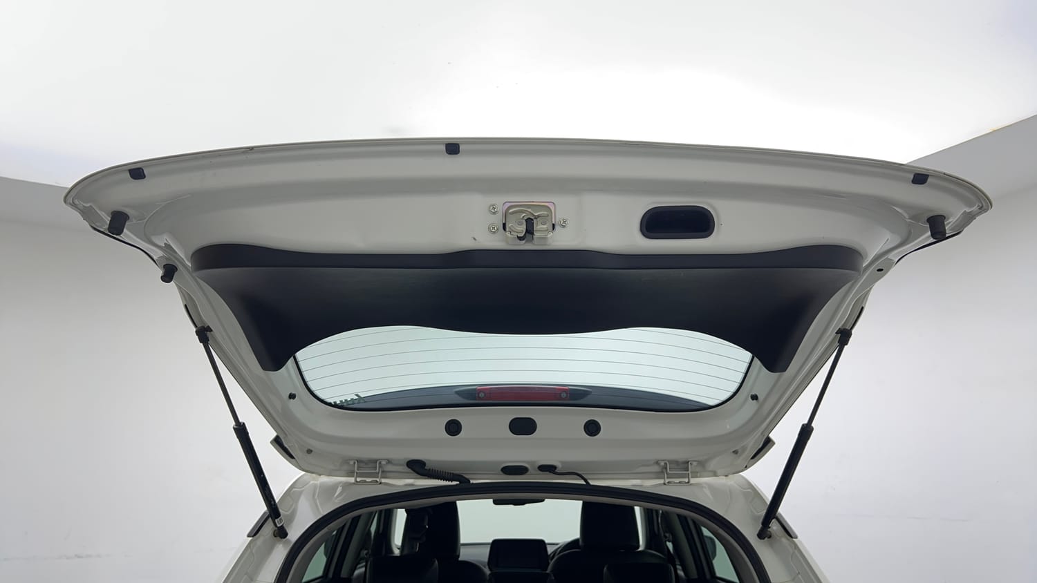 Used 2023 Toyota Urban Cruiser Hyryder V Hybrid Hybrid Automatic interior DICKY DOOR OPEN VIEW