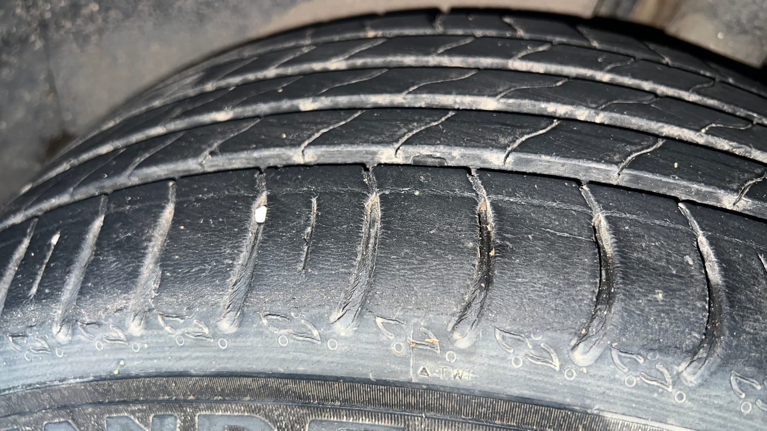 Used 2022 Skoda Kushaq Style 1.5L TSI MT Petrol Manual tyres LEFT REAR TYRE TREAD VIEW