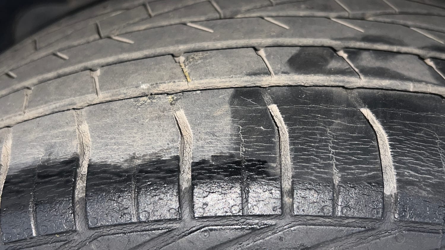 Used 2019 Tata Nexon XZ Plus Dual Tone Petrol Manual tyres LEFT FRONT TYRE TREAD VIEW