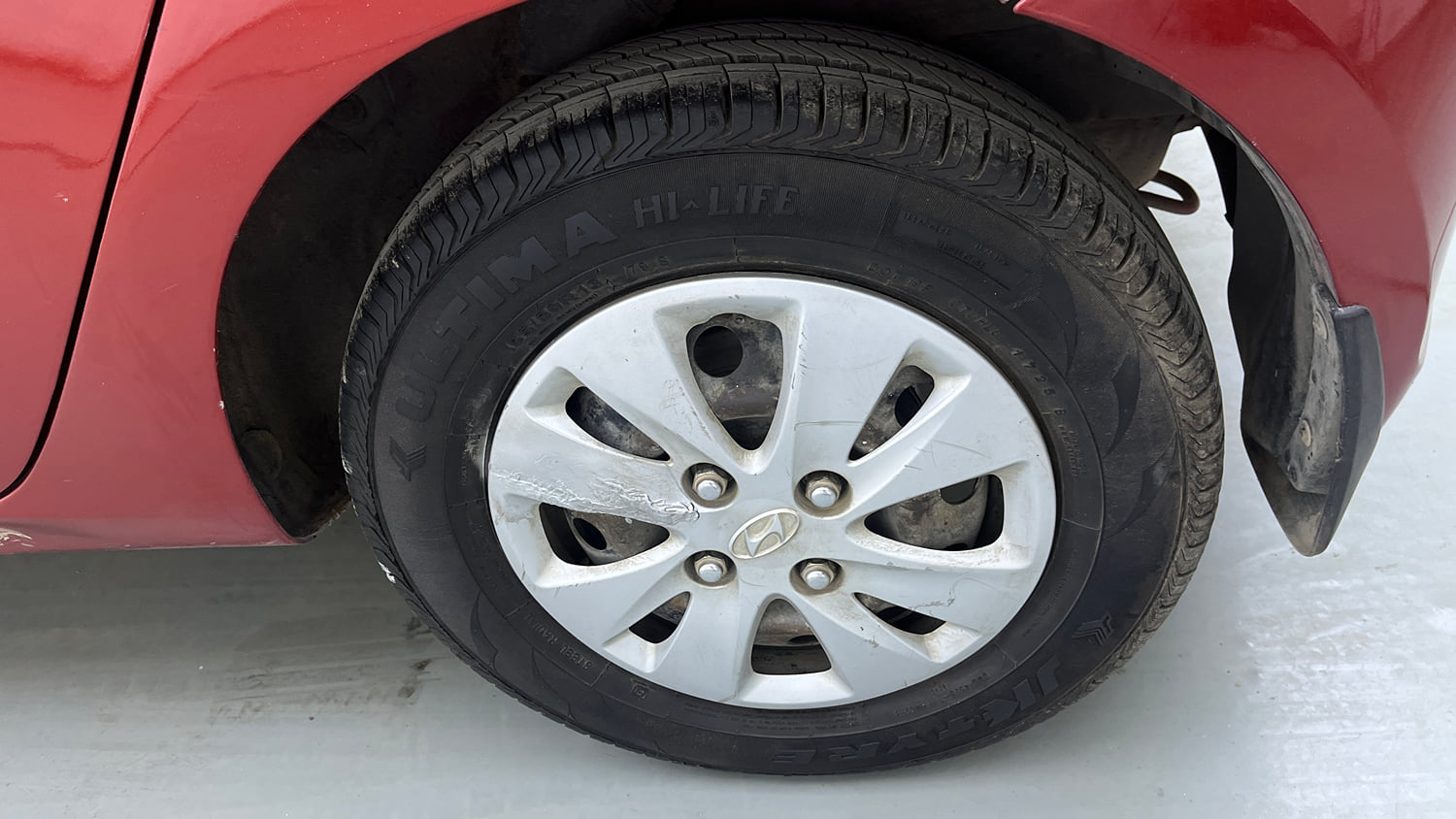Used 2012 Hyundai i10 Sportz 1.2 AT Kappa2 Petrol Automatic tyres LEFT REAR TYRE RIM VIEW