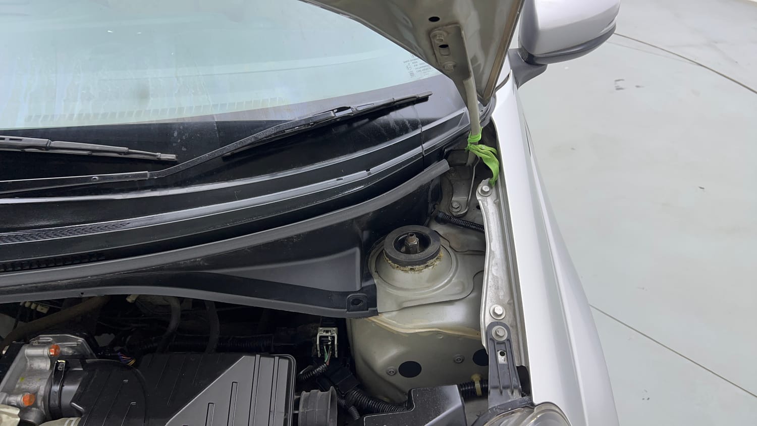 Used 2015 Honda Amaze 1.2 VX i-VTEC Petrol Manual engine ENGINE LEFT SIDE HINGE & APRON VIEW