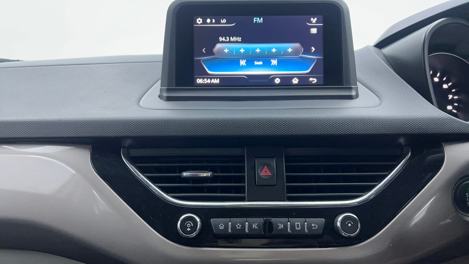 Used 2019 Tata Nexon XZ Plus Dual Tone Petrol Manual interior MUSIC SYSTEM & AC CONTROL VIEW