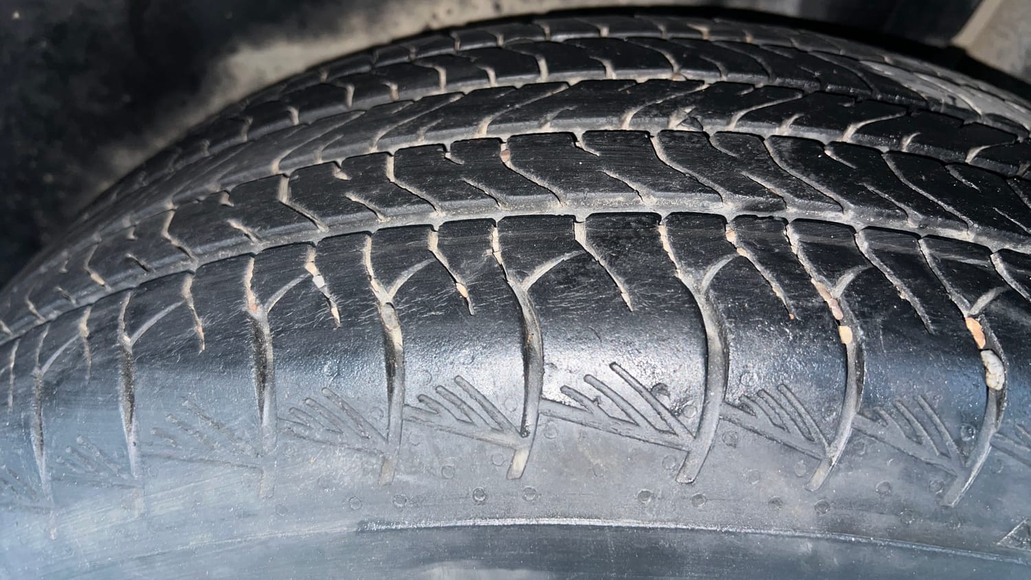 Used 2023 Toyota Urban Cruiser Hyryder V Hybrid Hybrid Automatic tyres LEFT REAR TYRE TREAD VIEW