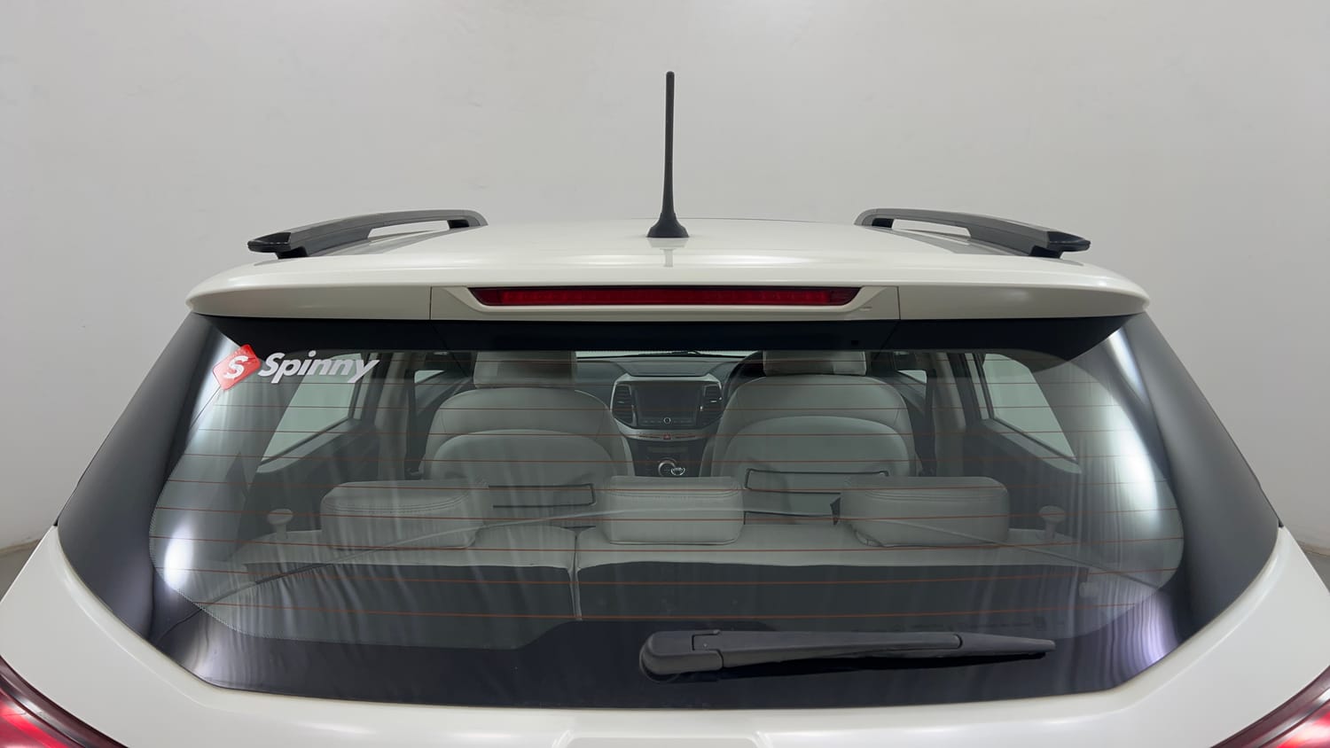 Used 2023 Mahindra XUV 300 W8 (O) 1.2 Petrol Petrol Manual exterior BACK WINDSHIELD VIEW