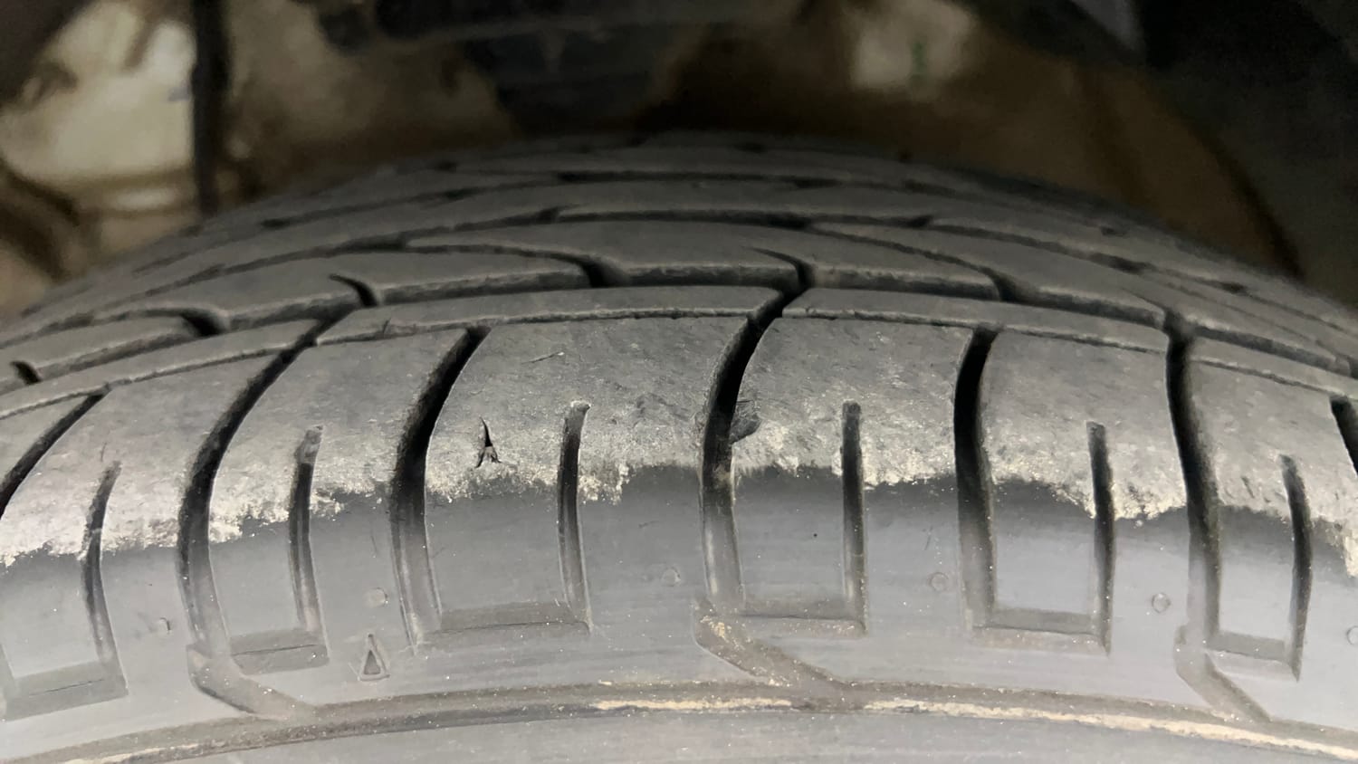 Used 2023 Mahindra XUV 300 W8 (O) 1.2 Petrol Petrol Manual tyres LEFT FRONT TYRE TREAD VIEW