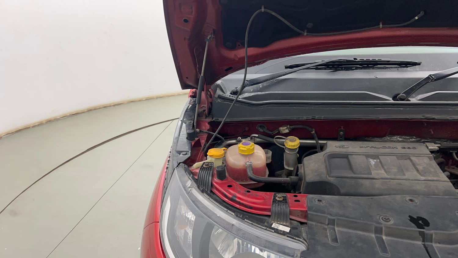 Used 2018 Mahindra KUV100 NXT K4 Plus 6 STR Petrol Manual engine ENGINE RIGHT SIDE HINGE & APRON VIEW
