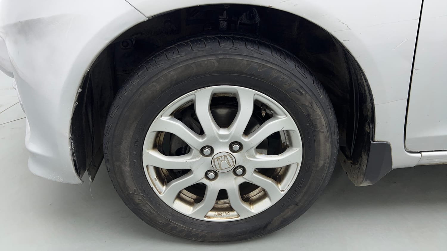 Used 2015 Honda Amaze 1.2 VX i-VTEC Petrol Manual tyres LEFT FRONT TYRE RIM VIEW